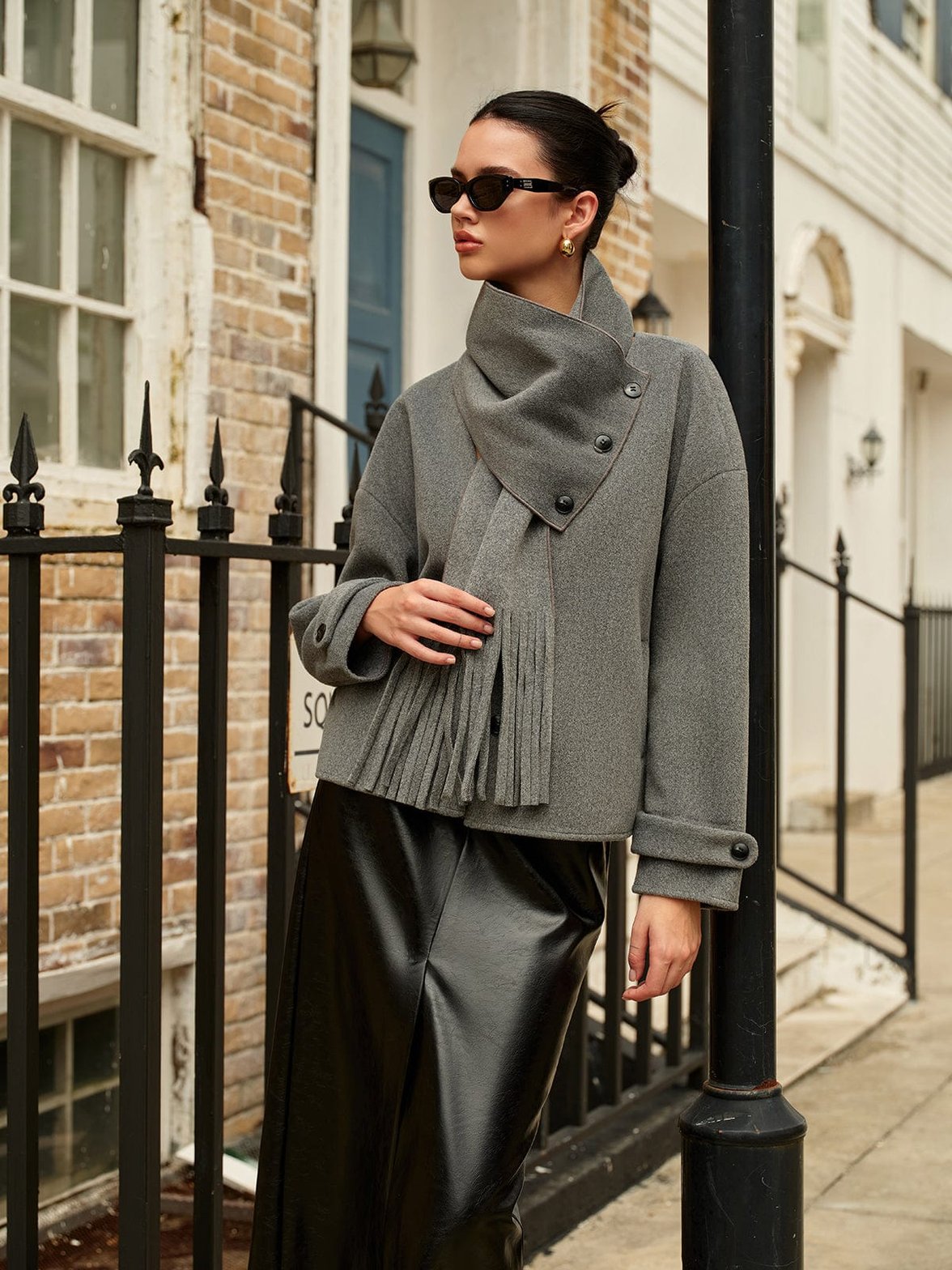Manteau gris élégant vue de face lumière
