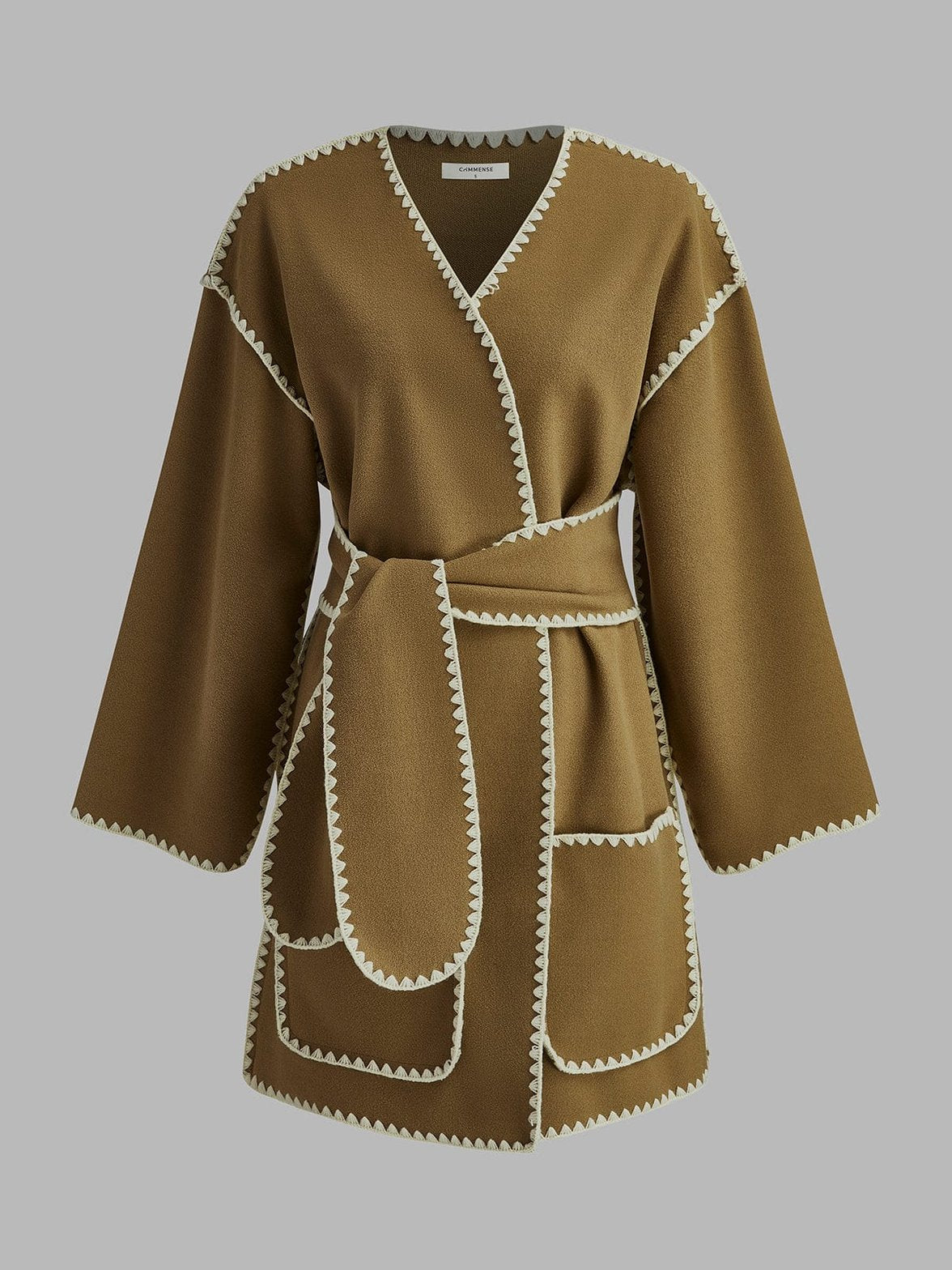 Manteau élégant avec broderies contrastées camel