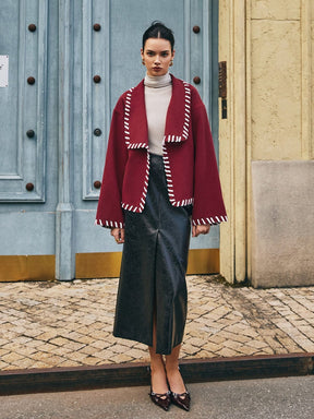 Manteau bordeaux à bordures rayées douceur