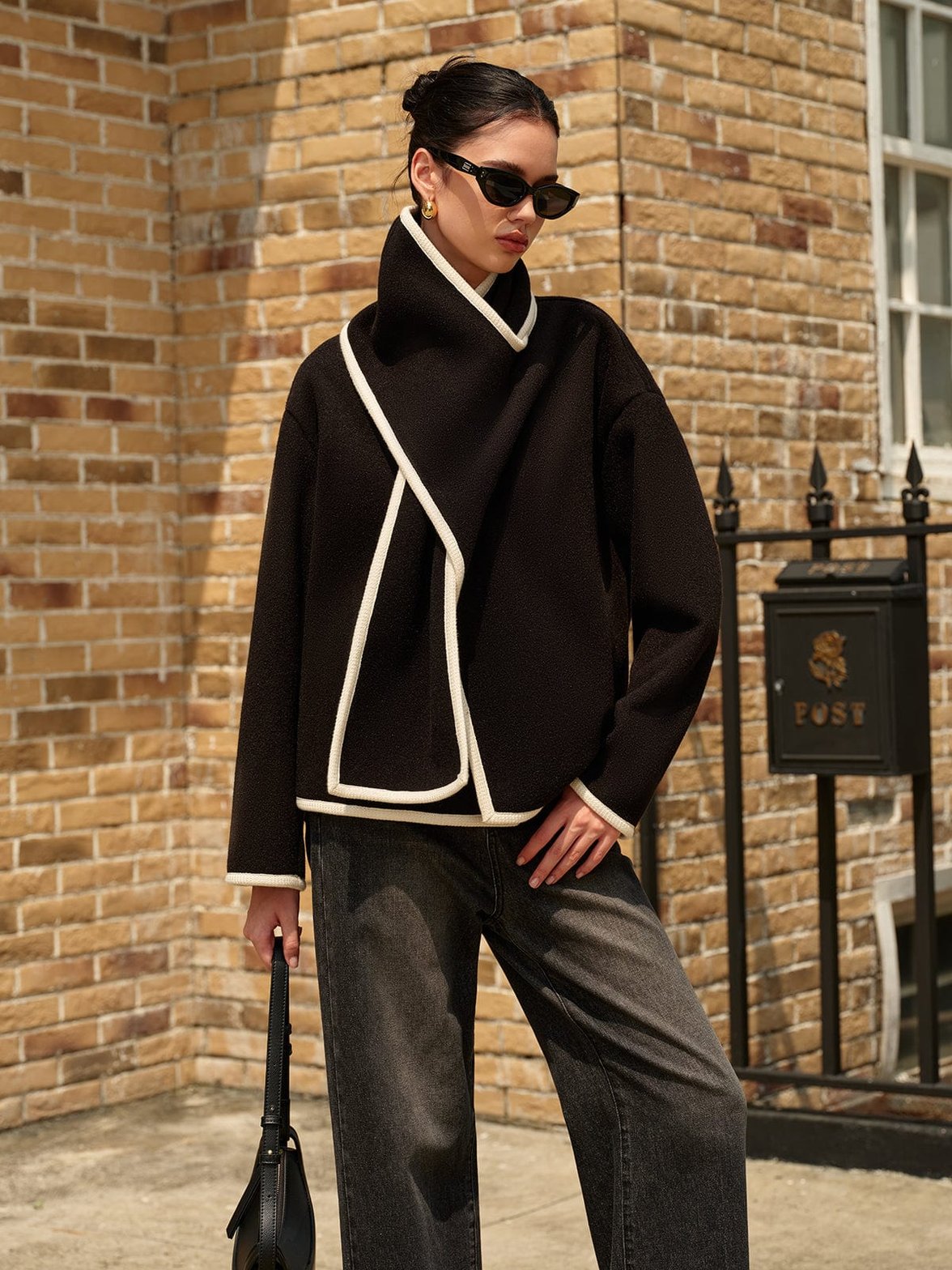 Manteau noir à bordures contrastantes élégant - Luxe