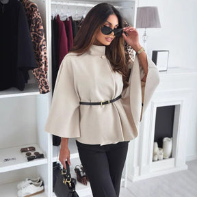 Manteau chauve-souris beige élégant harmonie