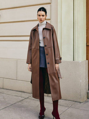 Vue latérale manteau long sérénité