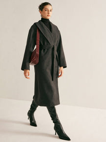 Manteau long noir élégant avec ceinture luxe