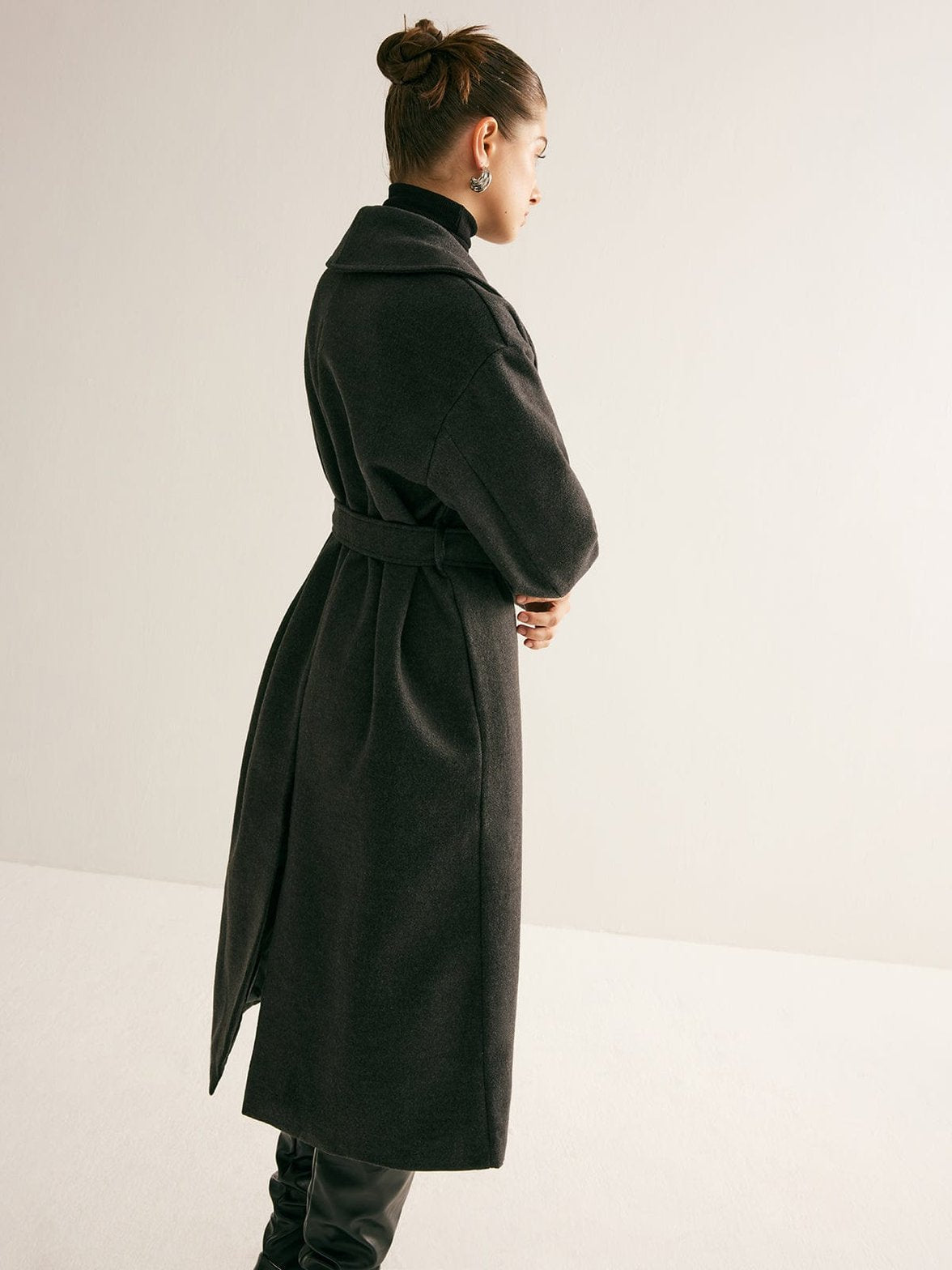 Manteau long noir vue portée distinction