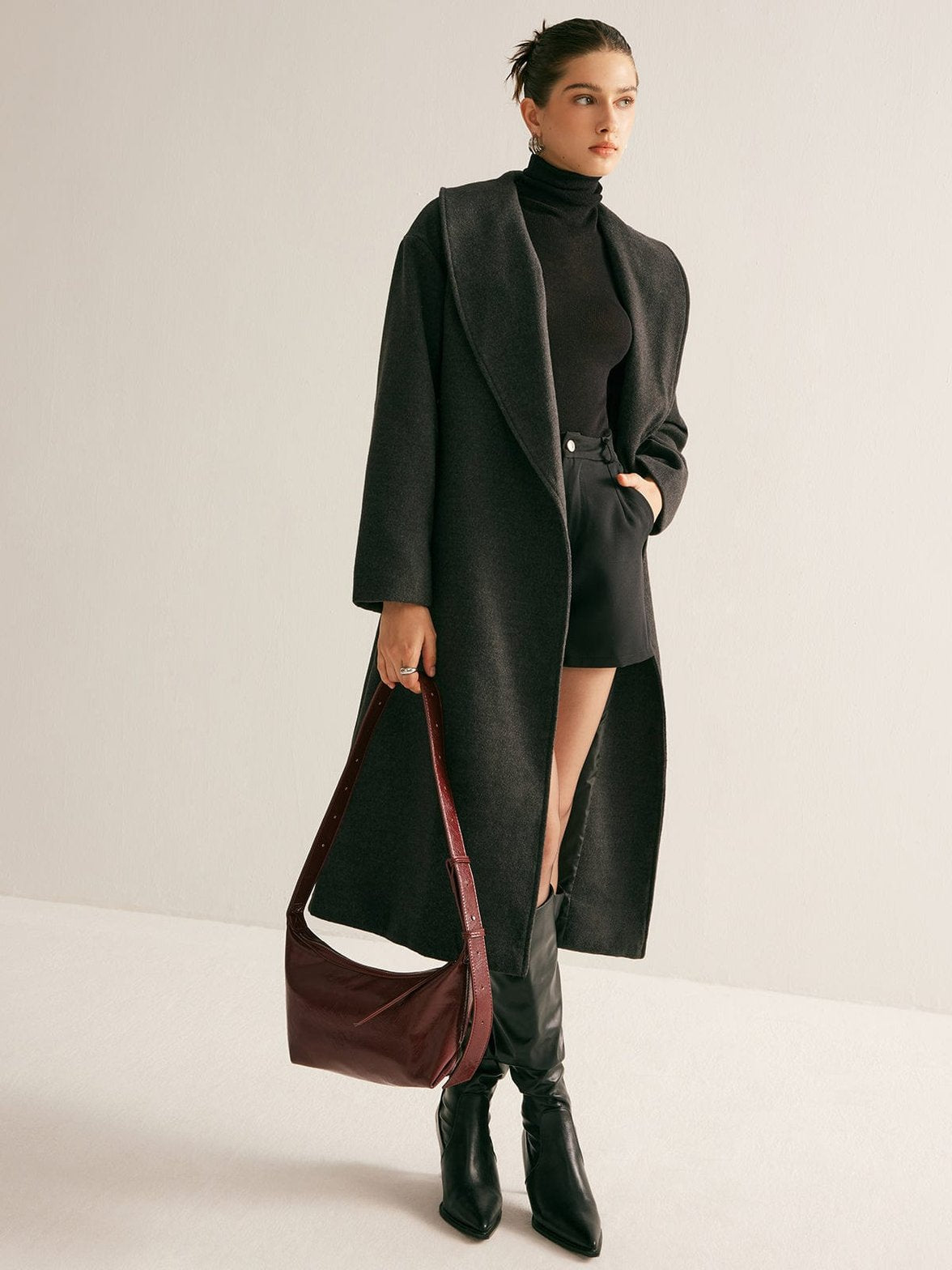 Manteau noir coupe droite sophistiqué