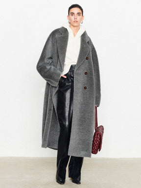 Manteau long gris élégant harmonie