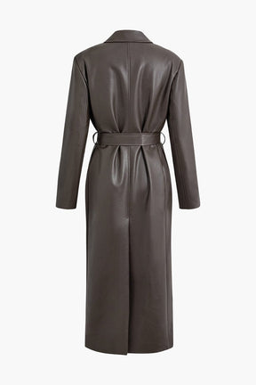 Vue rapprochée manteau noir ceinturé charme