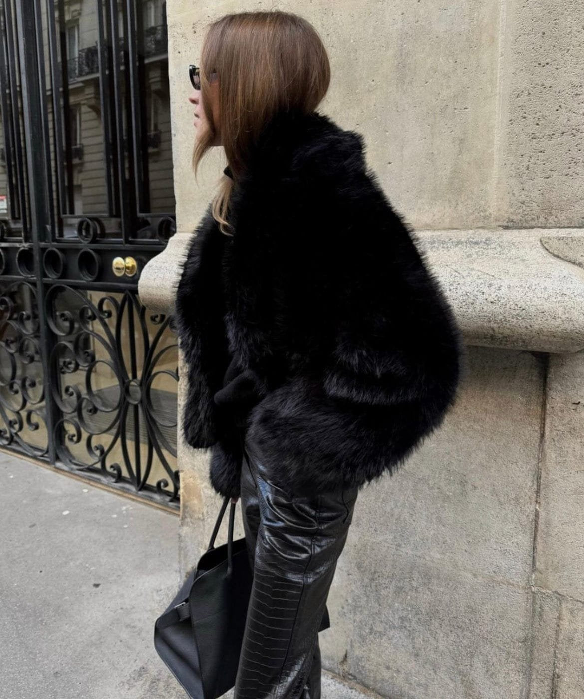 Manteau chic en fausse fourrure noire passion