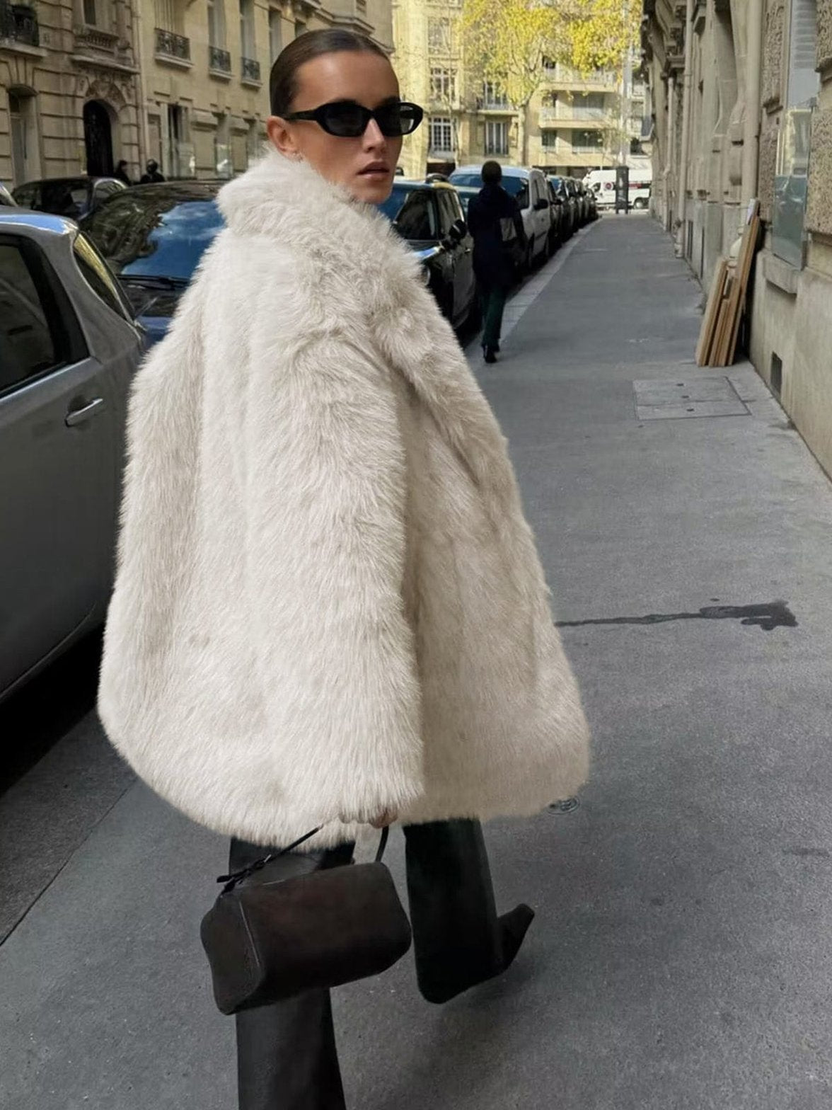 Manteau fausse fourrure blanc élégant velours