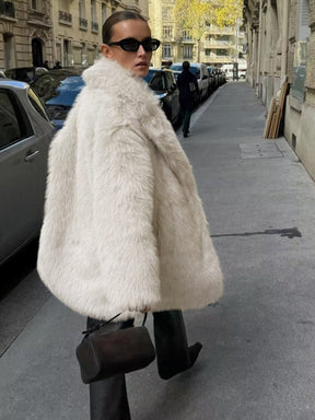 Manteau fausse fourrure blanc élégant velours