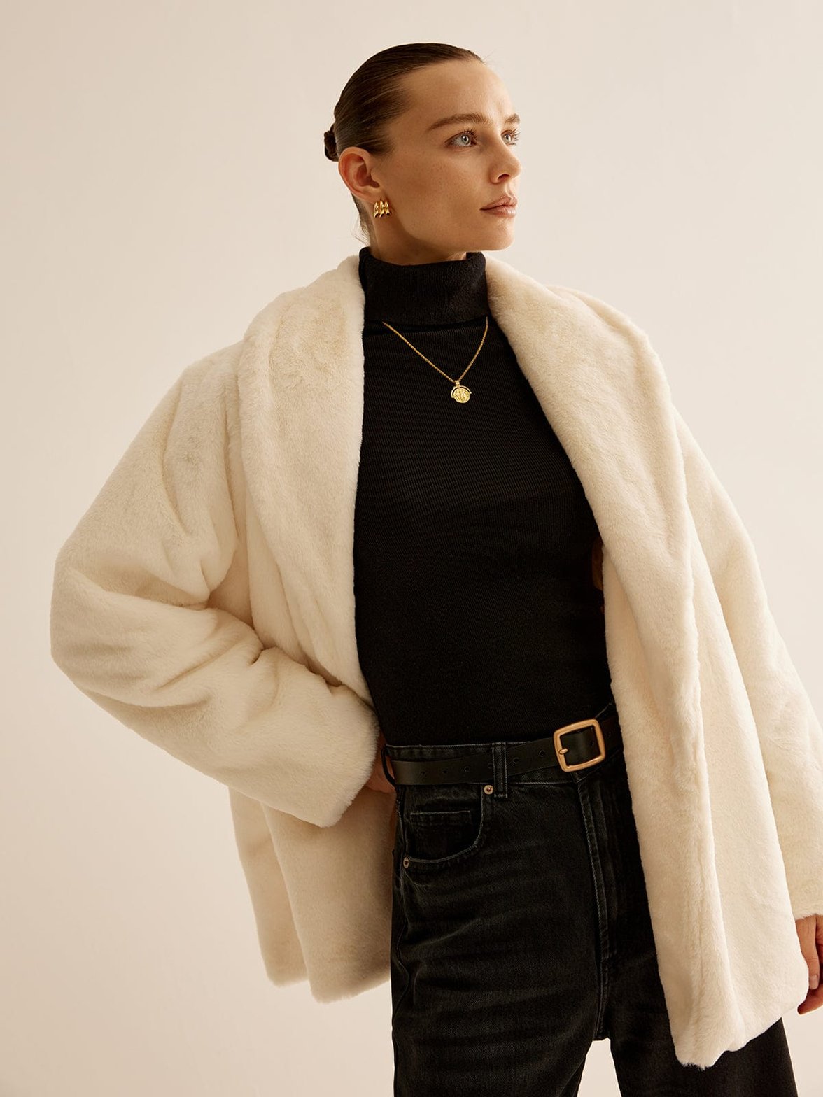 Manteau oversize fausse fourrure blanc élégant douceur