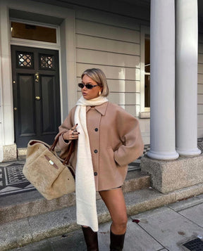 Vue de face manteau chic