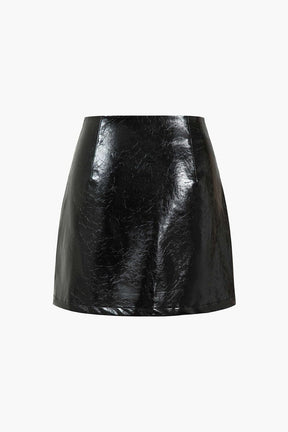Mini-jupe noire simili cuir vue de dos satin
