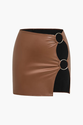 Mini jupe marron en simili cuir avec anneaux décoratifs doux