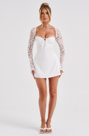 Robe courte blanche vue profil rubis