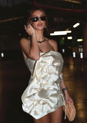 Mini-robe bustier détail tissu séduction