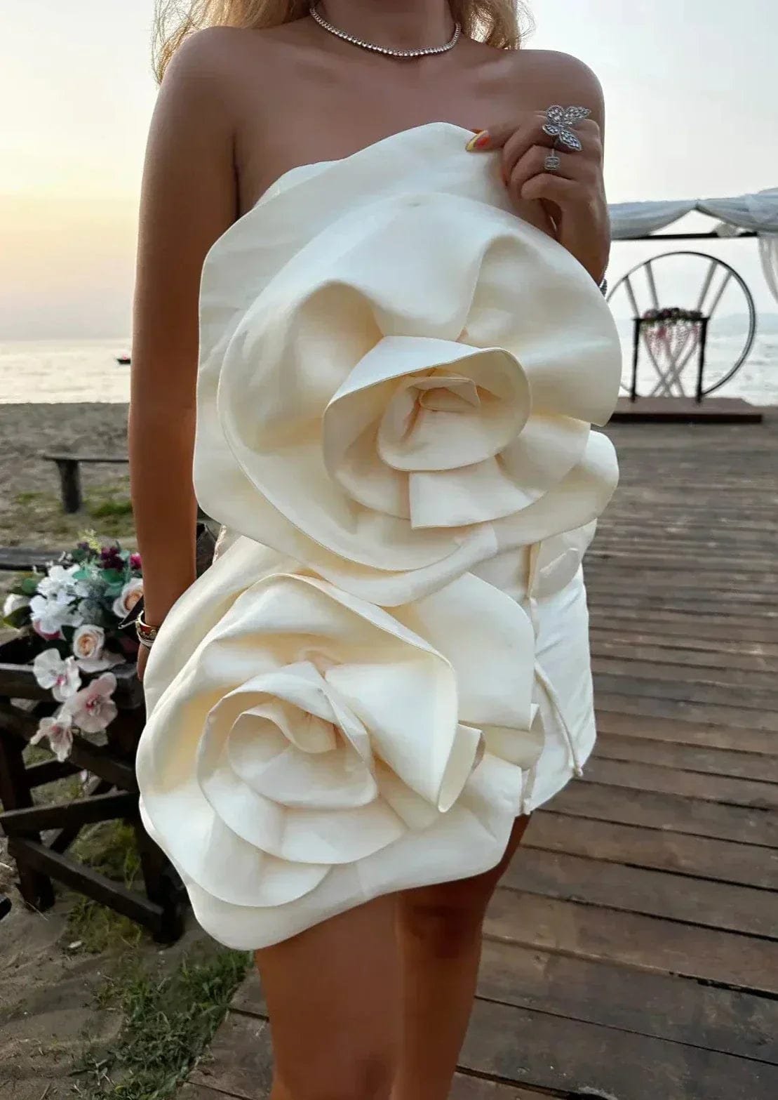 Robe courte rose détail floral passion