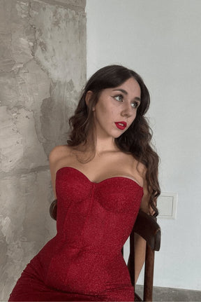 Détail corsage robe pailletée brillant