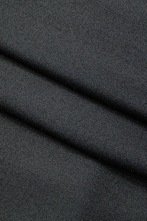 Robe blanche moulante drapée vue complète vent