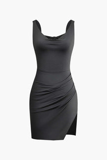 Robe blanche moulante drapée vue de dos lune