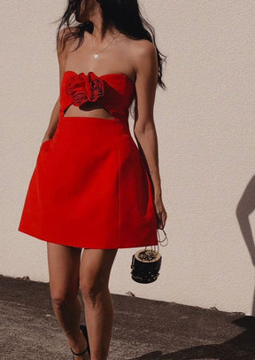 Robe rose ajustée avec découpes océan