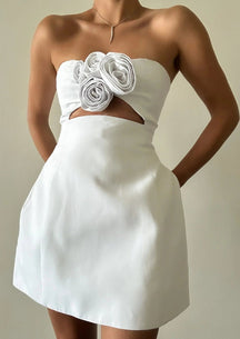 Mini Robe Fleurie à Découpes Élégantes