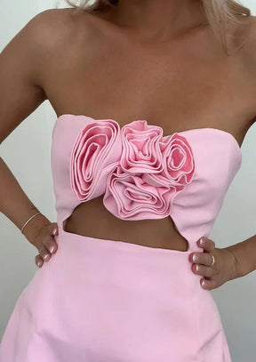 Vue de dos robe courte rose fleuri cristal