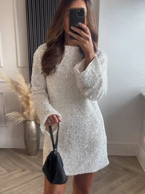 Robe courte élégante portée nuage