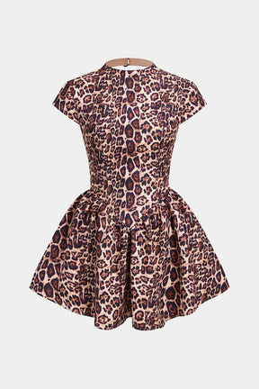 Robe léopard dos-nu vue de profil fleur