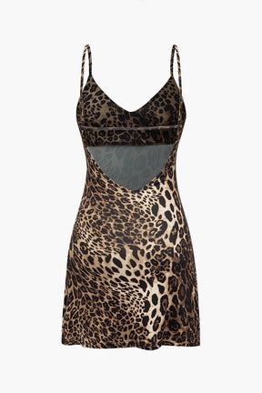 Robe moulante léopard vue de dos étoile