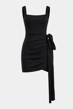 Robe moulante noire col carré vue de face étoile