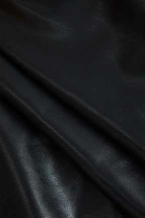 Mini robe effet cuir plissée vue frontale arc