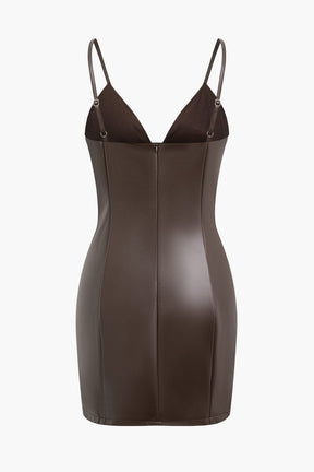 Mini robe moulante décolletée marron style