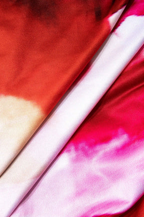 Robe moulante tie-dye rouge vue de profil lune