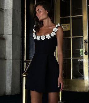 Robe noire application florale douceur