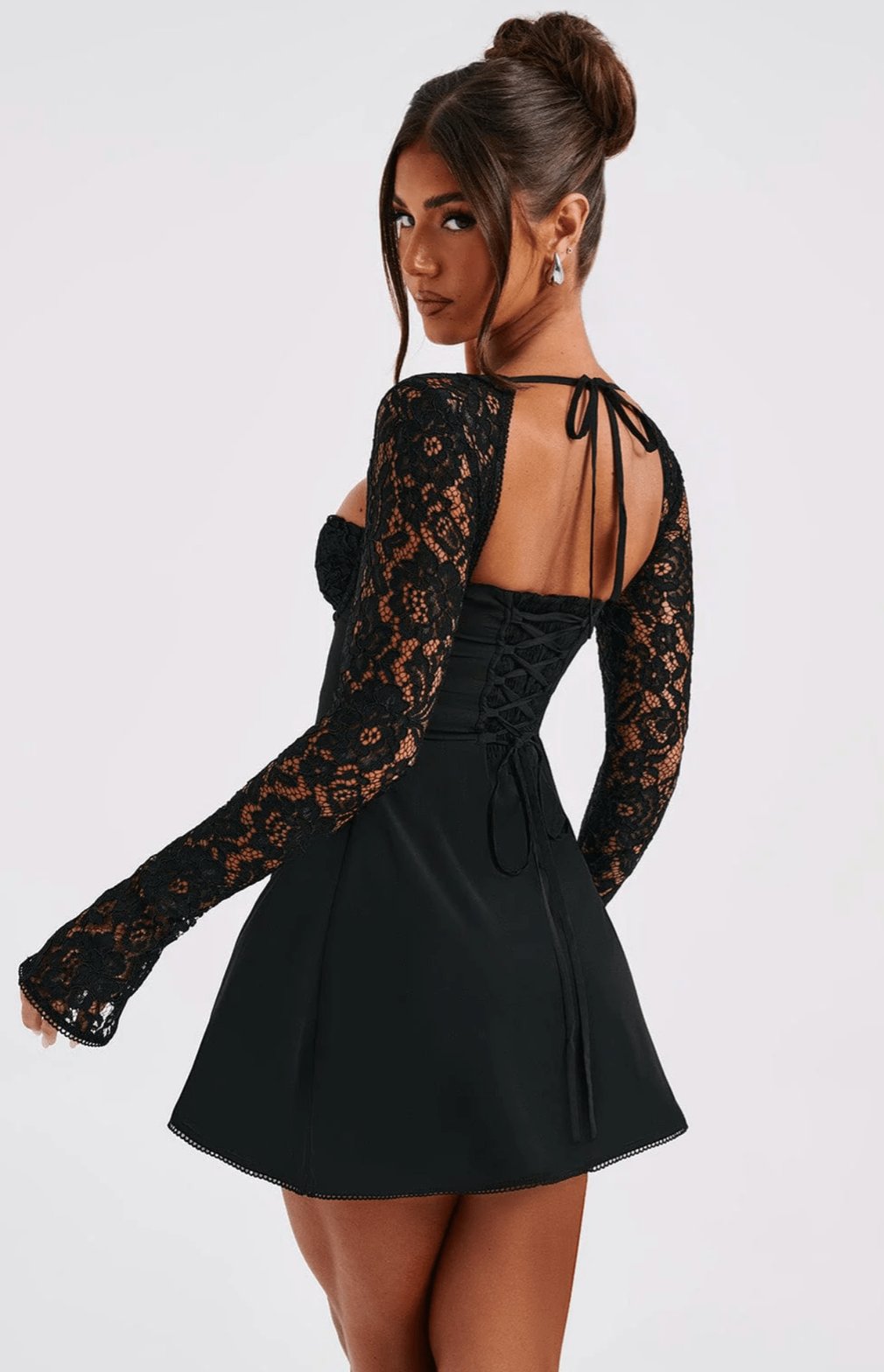 Robe noire dentelle vue complète rubis
