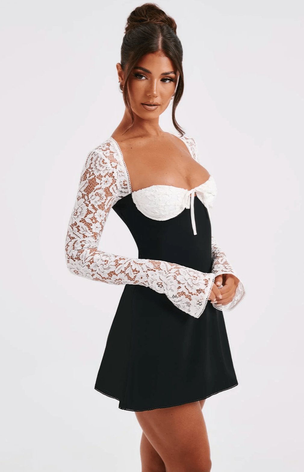 Robe noire dentelle vue ensemble nuage