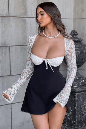 Robe noire dentelle vue avant papillon