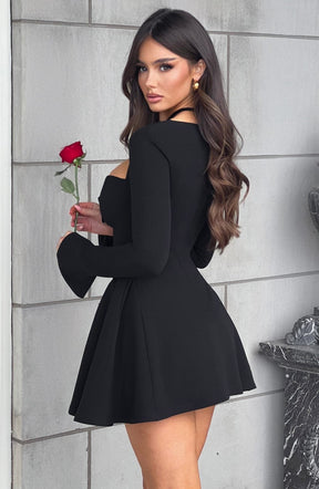 Mini robe noire vue arrière grâce