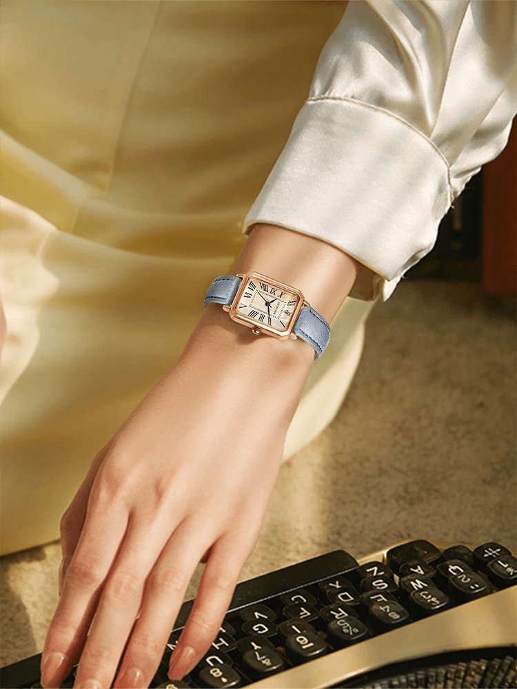 Détail du cadran doré de la montre luxe