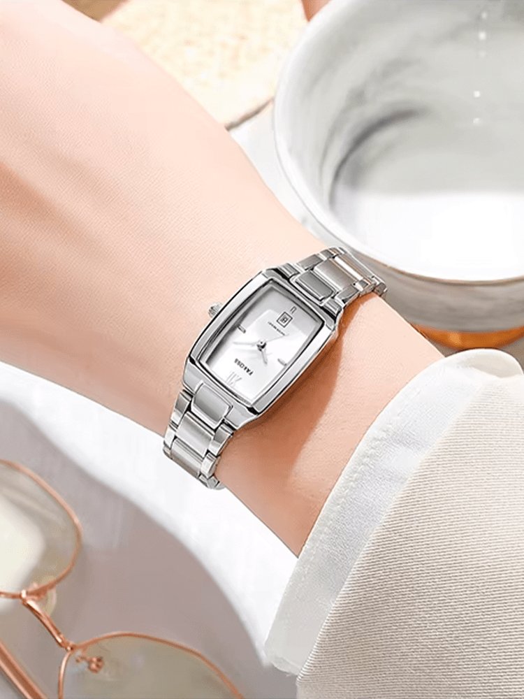 Montre rectangle argentée élégante pour femme pétillant