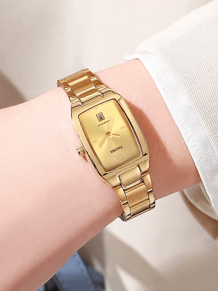 Montre luxe dorée vue de face cristal