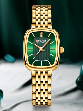Montre rectangulaire dorée vue de profil cristal