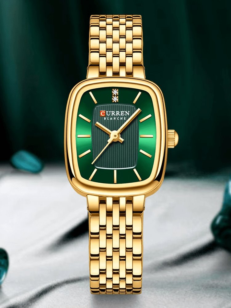 Montre rectangulaire dorée vue de profil cristal