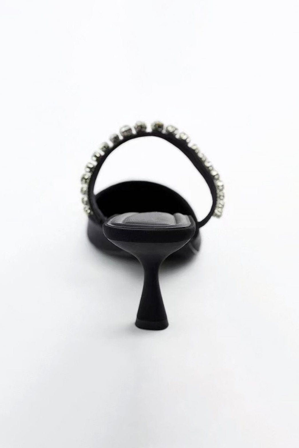 Vue latérale des mules pointues noires - Grâce