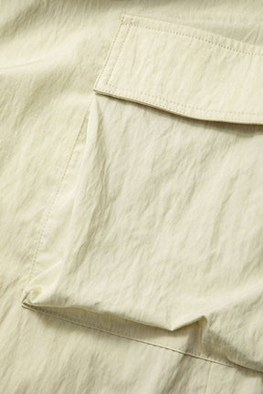 Pantalon cargo beige détail des poches étoile