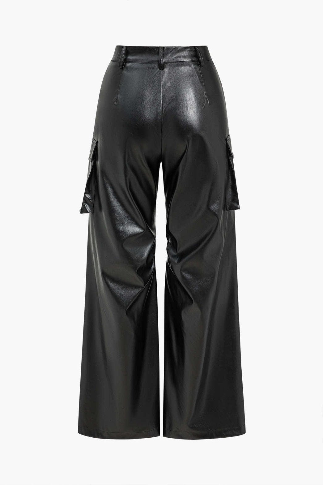 Vue de côté du pantalon cargo en simili-cuir élégant