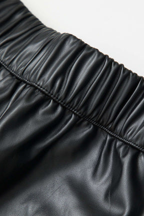 Détail des poches cargo du pantalon élégance