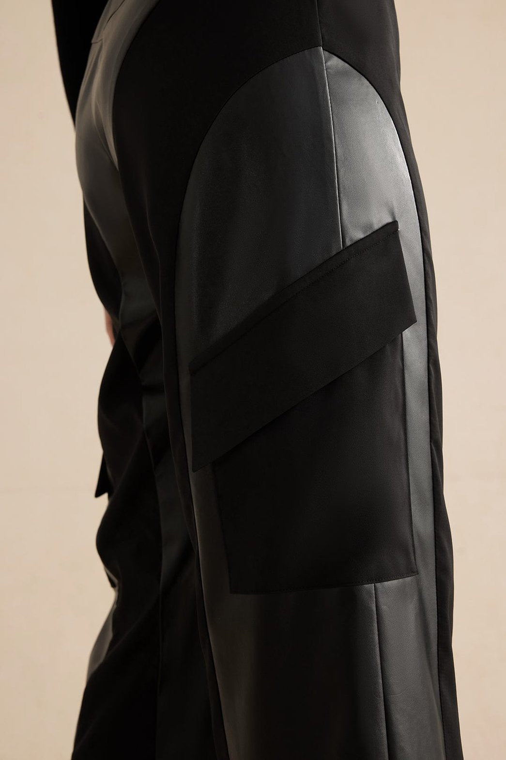 Vue arrière du pantalon patchwork noir cristal