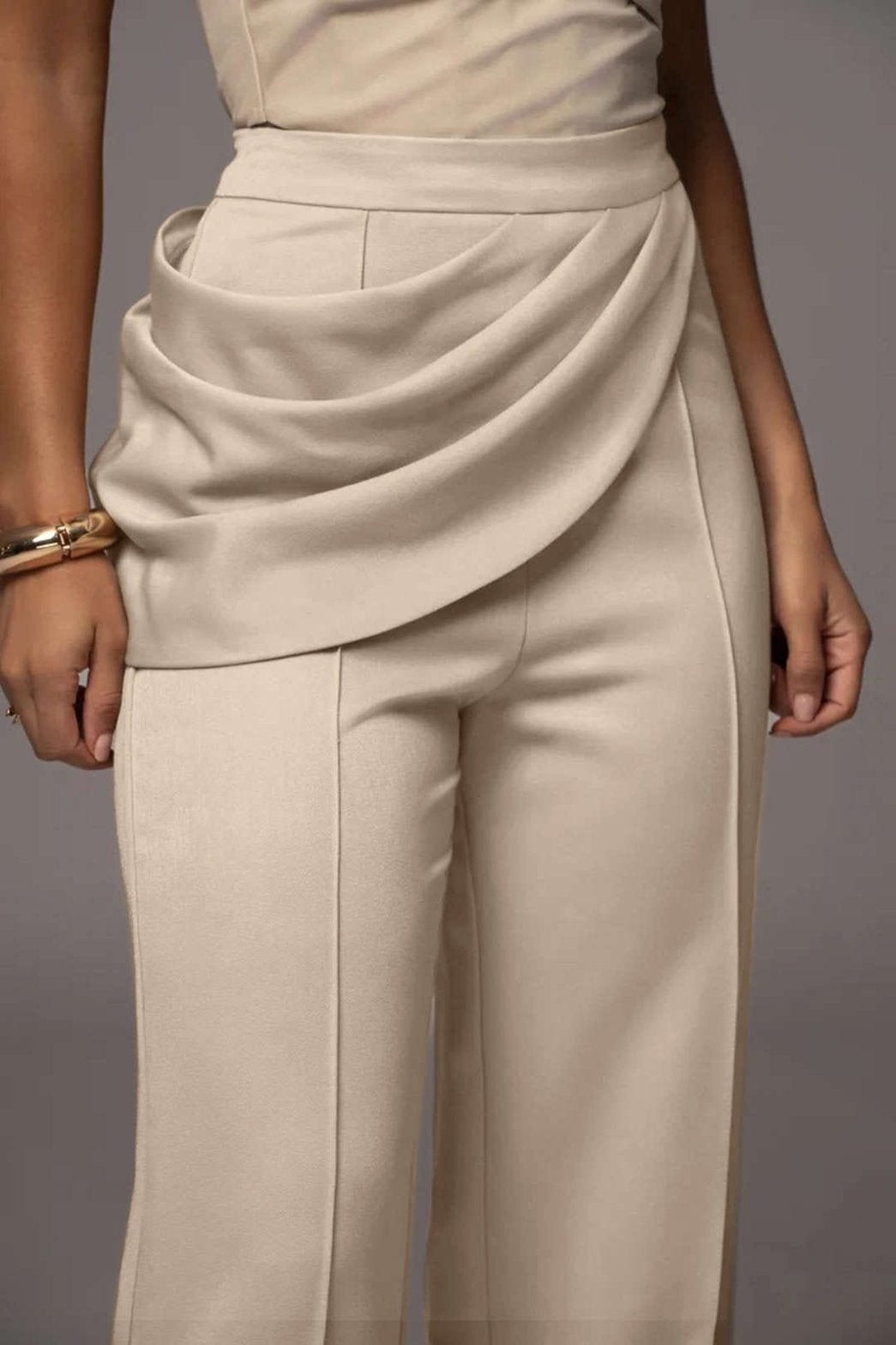 Pantalon asymétrique sophistiqué calme